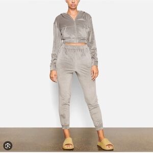 Skims velour set in Smoke